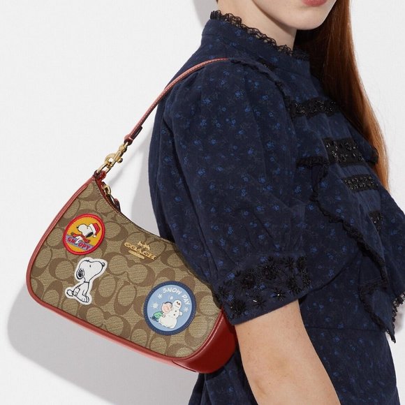 Coach CE848 Peanuts Teri Shoulder Bag NWT PRICE FIRM - Picture 3 of 5